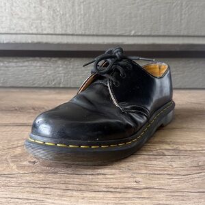 Dr. Martens Men’s Distressed Leather Oxfords size 9